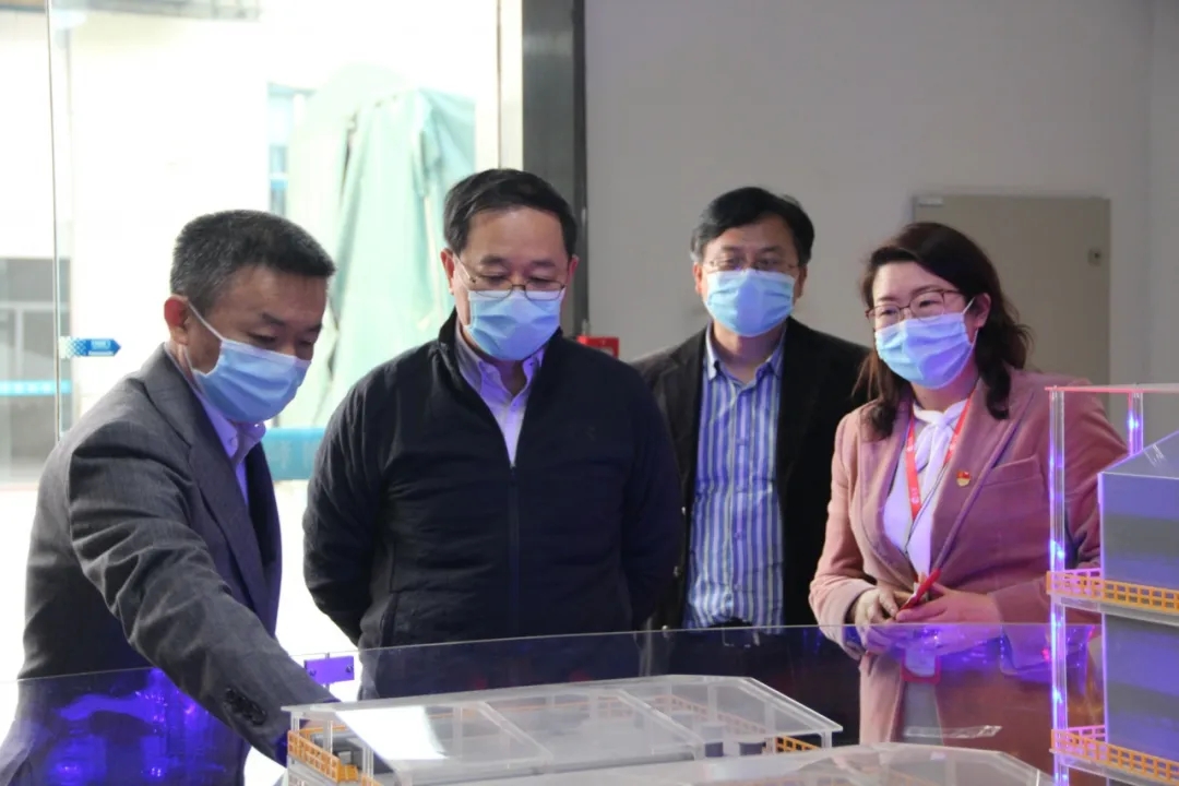 97622娱乐电子游戏科技研制出的纳米膜材料得到安徽省经信厅领导的肯定