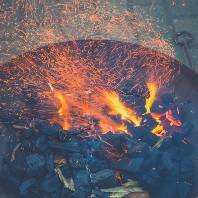 如何调节脱硝催化剂中的氧气浓度？